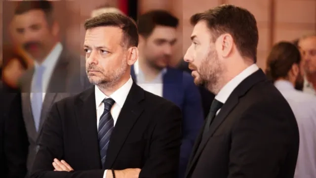 PASOK'ta kongre öncesi çatışmalar damga vurdu: Parti içinde fikir ayrılıkları büyüyor