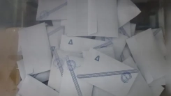 YDP önde, Çipras–Karystianou yarışıyor; protesto oyları artıyor