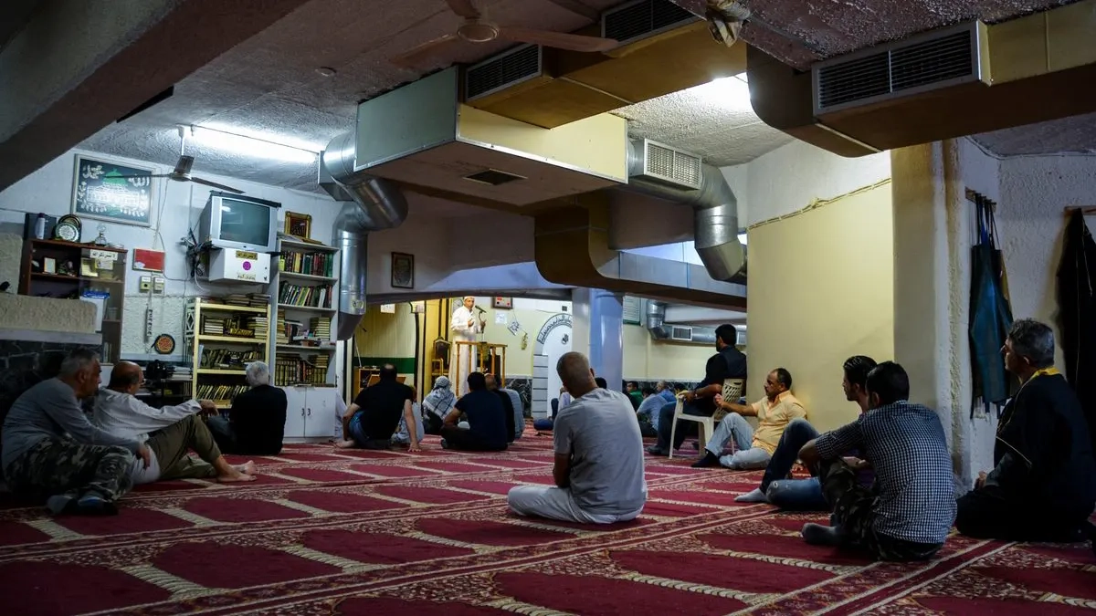Göç ve İltica Bakanı Plevris, Atina'daki "ruhsatsız" mescitlerin kapatılacağını duyurdu