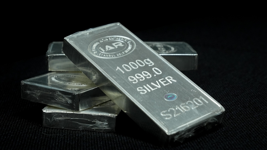 Gümüşün onsu tarihi zirveyi gördükten sonra yüzde 35 civarında geriledi