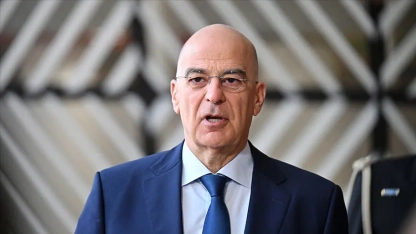 Dendias Ankara'nın dış politikadaki başarılarını kabullenirken ABD'den tercih yapmasını istedi