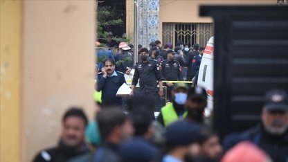 Pakistan'da cuma namazı sırasında camide meydana gelen patlamada en az 31 kişi öldü