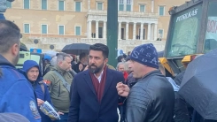 Özgür Ferhat Atina’daki çiftçi eylemine katıldı