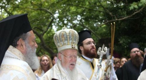 Patrik Bartholomeos Erdek'te ayin yönetti