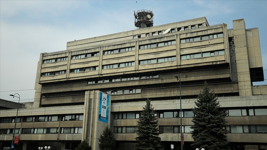 Bosna Hersek Radyo ve Televizyonu, mali kriz nedeniyle düzenli yayın akışını geçici olarak durdurdu