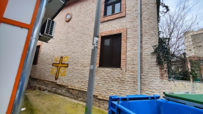 Ramazan’da çirkin provokasyon! İskeçe Hürriyet Camii duvarına haç çizildi