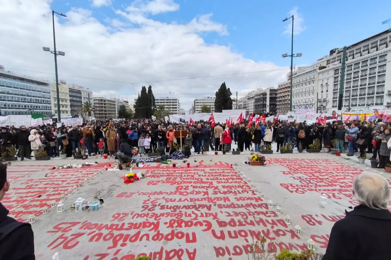 Yunanistan'da 2023'te yaşanan tren kazasında ölen 57 kişi için Atina'da eylem yapıldı