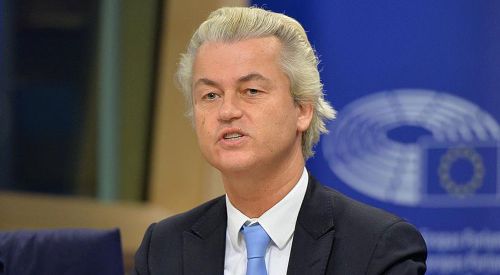 Aşırı sağcı politikacı Kur'an'ı ve camileri yasaklama vaadinde bulundu