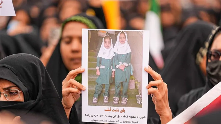 ABD ve İsrail’in İran’daki ilkokula düzenlediği saldırıda ölen çocuklar için cenaze töreni yapıldı