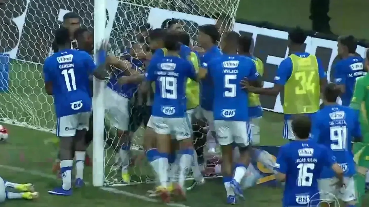 Brezilyalı hakem bir maçta 23 futbolcuya kırmızı kart gösterdi