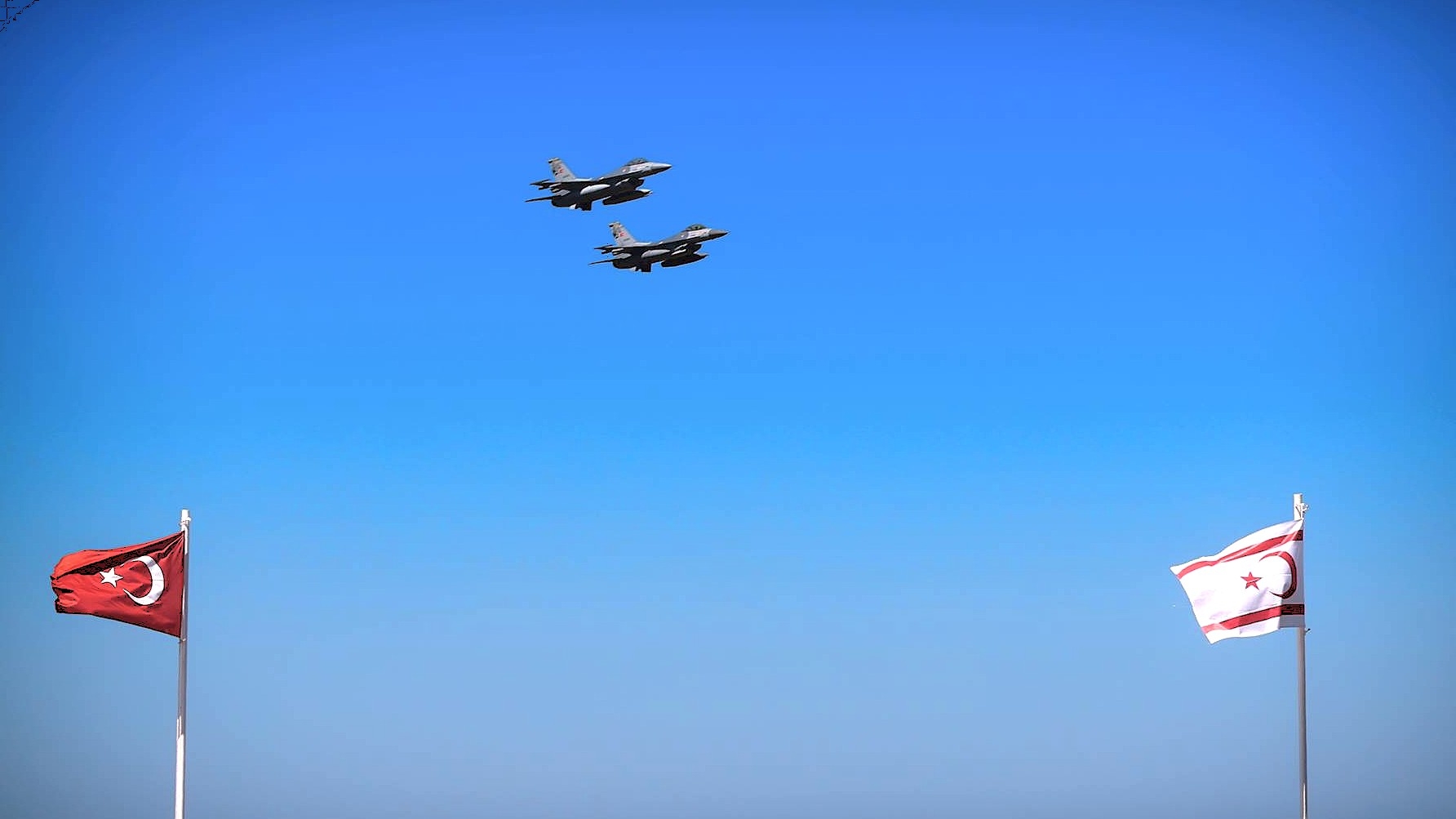 F-16’lar Kıbrıs’ta, Yunanistan alarmda!