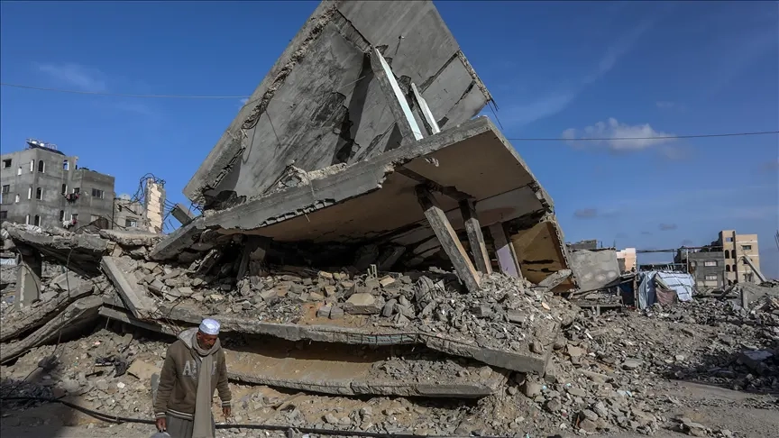 İsrail ordusu ateşkesi ihlal ederek Gazze'nin çeşitli bölgelerini bombalamayı sürdürüyor
