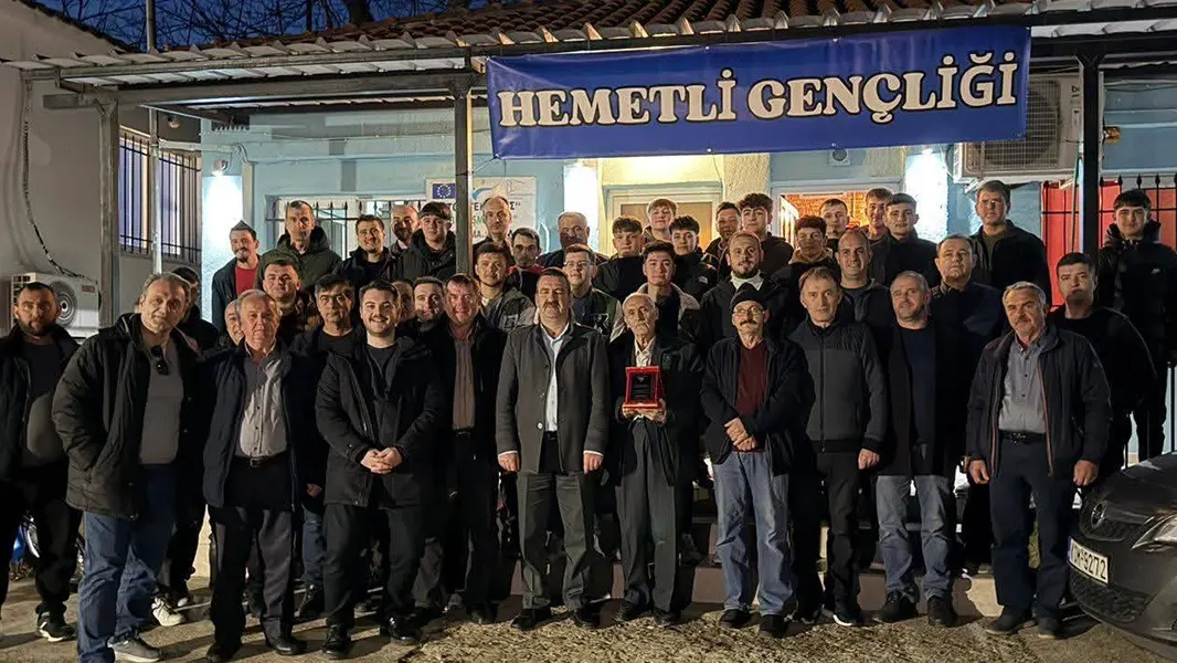 Hemetli gençlerinden örnek iftar: Mehmet İmamoğlu’na plaket verildi