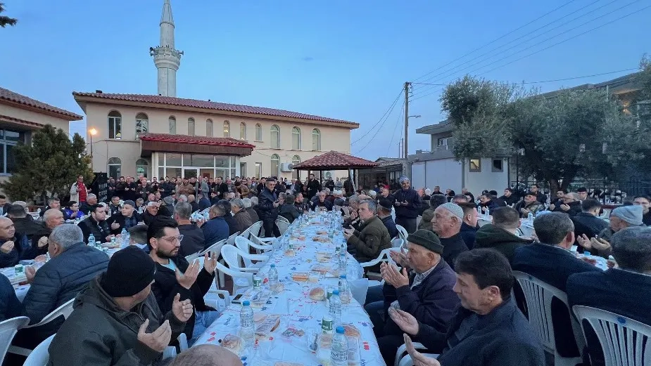 Kadir Gecesi'nde Çelebiköy'de iftar programı düzenlendi