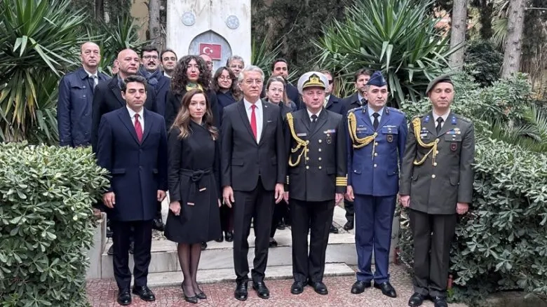 Pire’deki Türk Şehitliği’nde 18 Mart şehitleri anma töreni düzenlendi