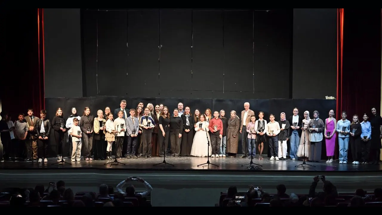 İskeçe’yi sahneye taşıyan Mucize Tiyatrosu’ndan muhteşem bir gösteri daha