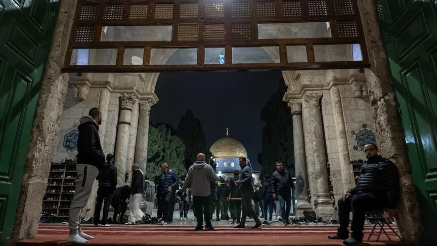 İsrail'in savaş bahanesiyle kapattığı Mescid-i Aksa 41 gün sonra ibadete açıldı