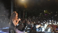 Işın Karaca’ya Atina’da giriş engeli: “Turist değil, düşman gibi muamele gördüm”