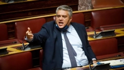 Yunanistan’da siyasi deprem sinyali! Samaras’a yakın vekilden dikkat çeken imza