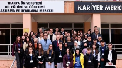 Trakya Üniversitesi Rektörü  BTAYTD Mucize Tiyatro ekibini ağırladı