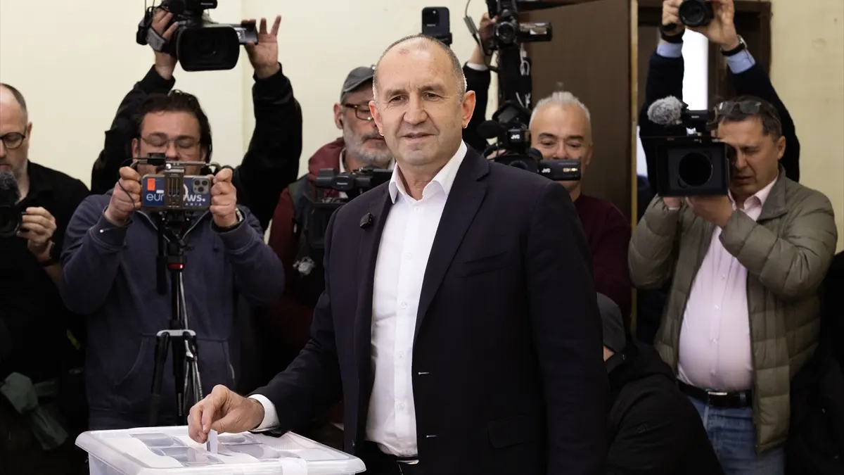 Bulgaristan’da eski Cumhurbaşkanı Radev, genel seçimi büyük farkla birinci tamamladı