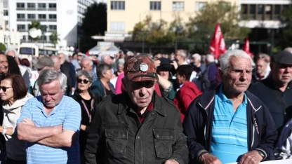 Emeklilerden hükümete sert tepki! “300 euro değil, hayatta kalma kuponu”