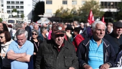 Emeklilerden hükümete sert tepki! “300 euro değil, hayatta kalma kuponu”