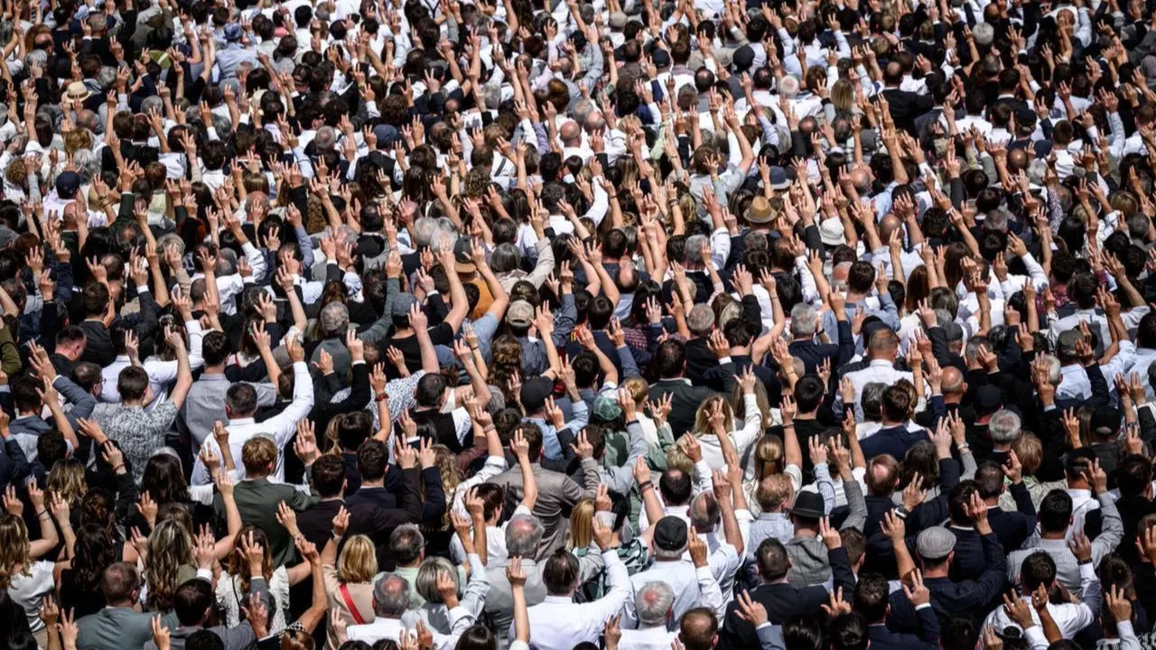 İsviçre'de yerel yönetici ve yargı mensuplarını el kaldırma usulüyle seçiyorlar!