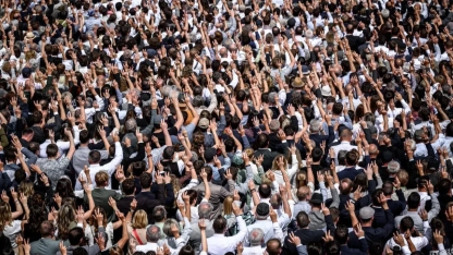 İsviçre'de yerel yönetici ve yargı mensuplarını el kaldırma usulüyle seçiyorlar!