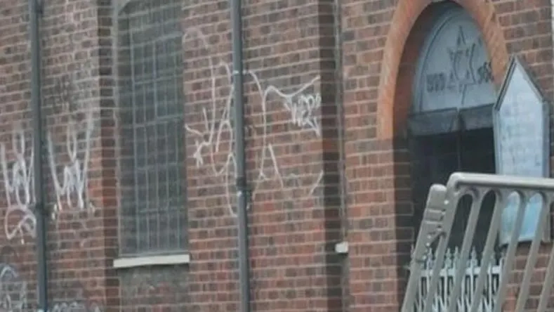 Londra’da camiye dönüştürülmek istenen binaya saldırı!