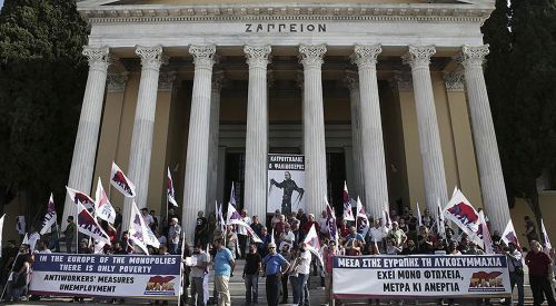 Atina'da kemer sıkma karşıtı gösteri