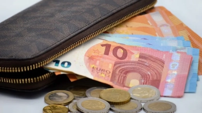 Emeklilere 2026’da üçlü destek paketi: 300 euro yardım, kira iadesi ve maaş zammı