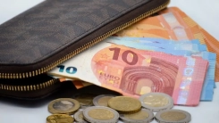 Emeklilere 2026’da üçlü destek paketi: 300 euro yardım, kira iadesi ve maaş zammı