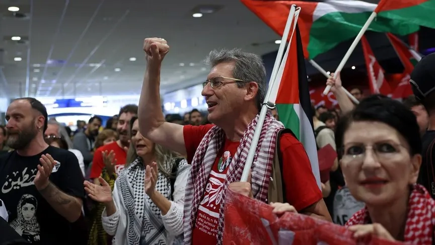 Küresel Sumud Filosu’ndaki Yunan aktivistlerden oluşan kafile Atina’ya ulaştı