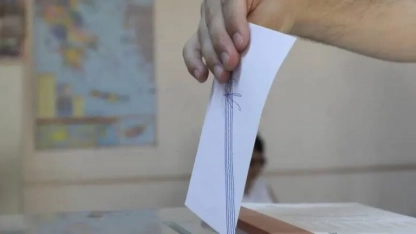 Anket sonuçlarına göre PASOK geriliyor, YDP ise zirvedeki yerini koruyor