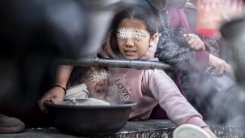 Dünyanın dört bir yanındaki savaşların yükünü en fazla çocuklar çekiyor