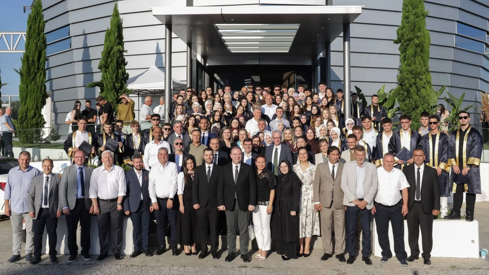 İskeçe Azınlık Ortaokulu ve Lisesi’nde 83 öğrenci mezun oldu