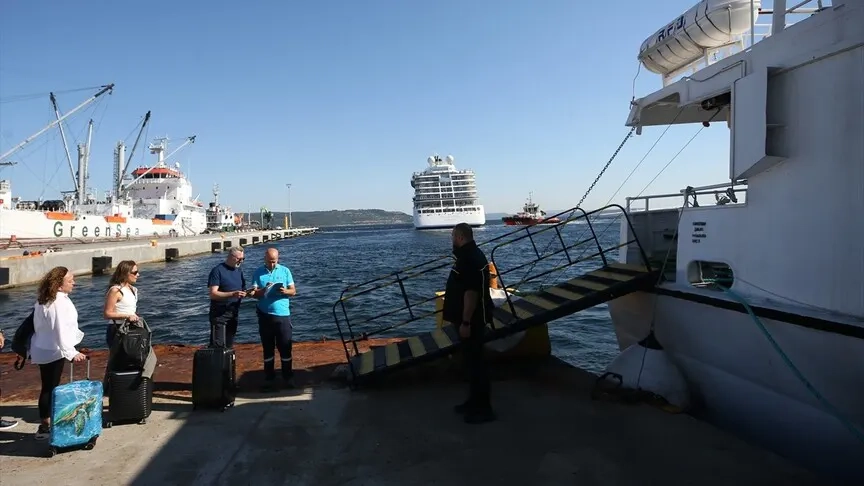 Çanakkale-Limni Adası feribot seferleri başladı