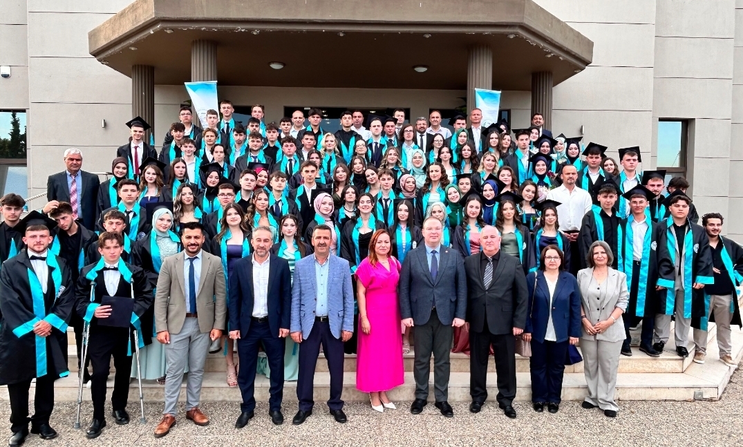 FOTO HΑΒER | Celal Bayar Azınlık Lisesi'nden bu yıl 102 öğrenci mezun oldu 