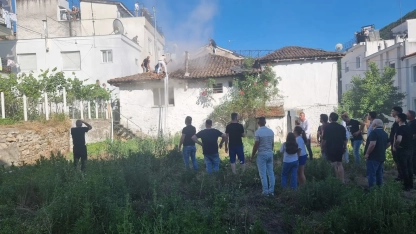 Şahin'deki yangın korkuttu, soydaşlar el ele verip söndürdü
