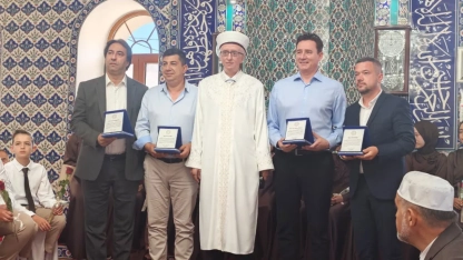 İskeçe Müftülüğü Çınar Camii davasında yargılan 4 kişiyi plaket ile ödüllendirdi