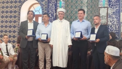 İskeçe Müftülüğü Çınar Camii davasında yargılan 4 kişiyi plaket ile ödüllendirdi