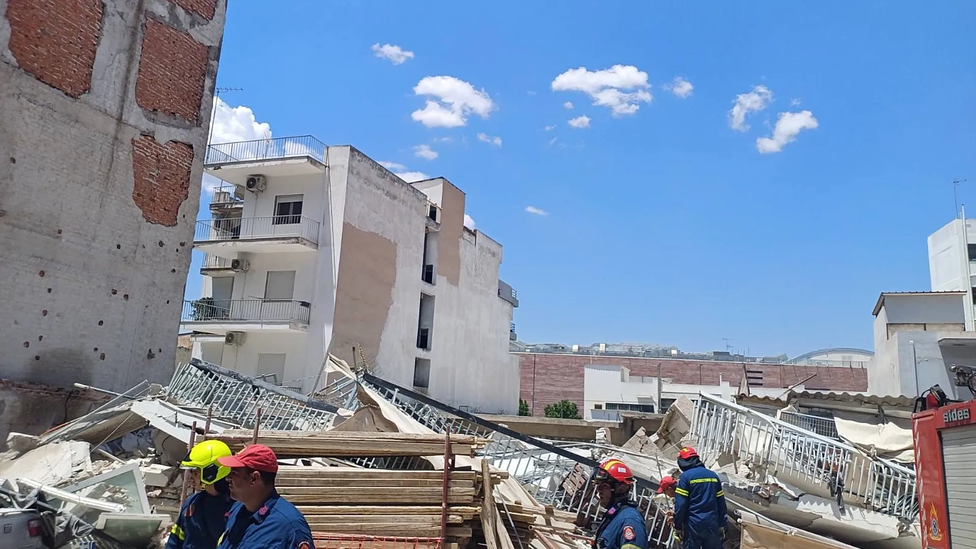 Apartman çöktü, tüm sakinler sağ kurtarıldı