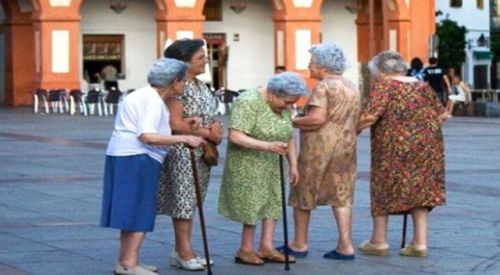 EUROSTAT: Avrupa yaşlanmaya devam ediyor!