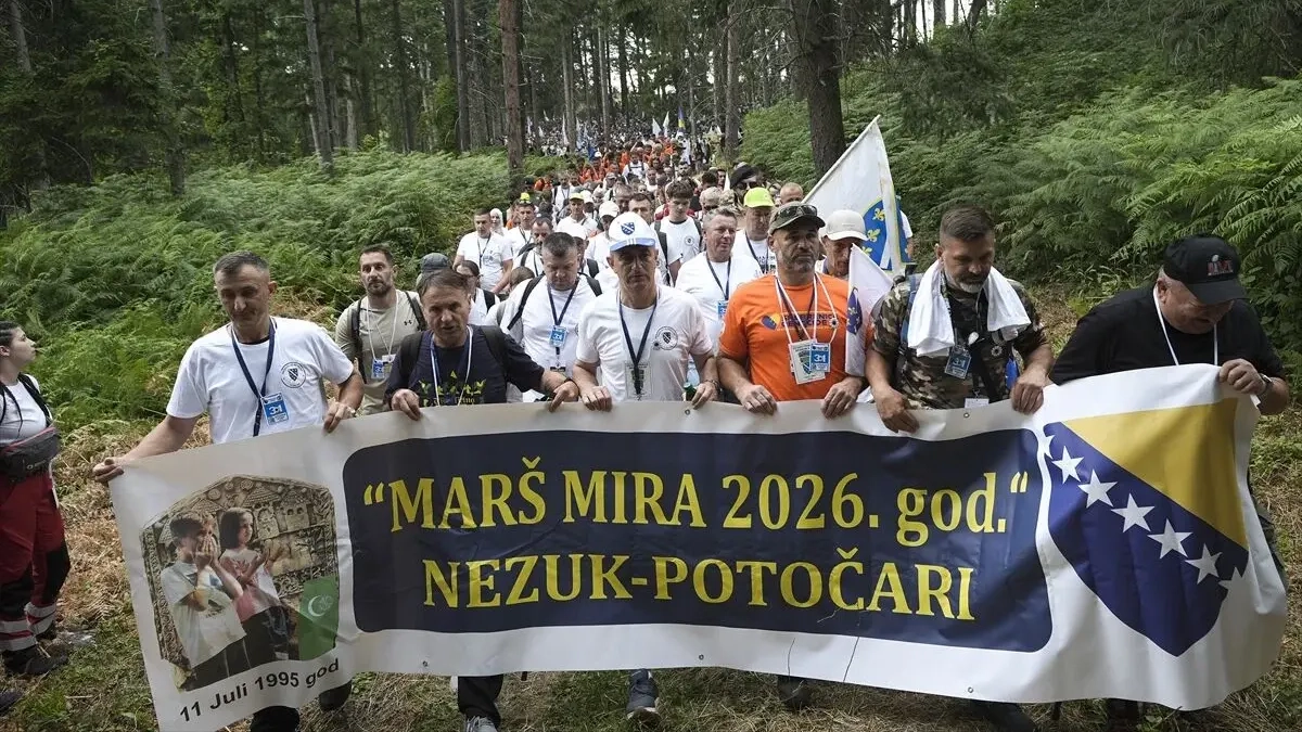 Srebrenitsa Soykırımı kurbanlarını anmak için düzenlenen "Barış Yürüyüşü" başladı