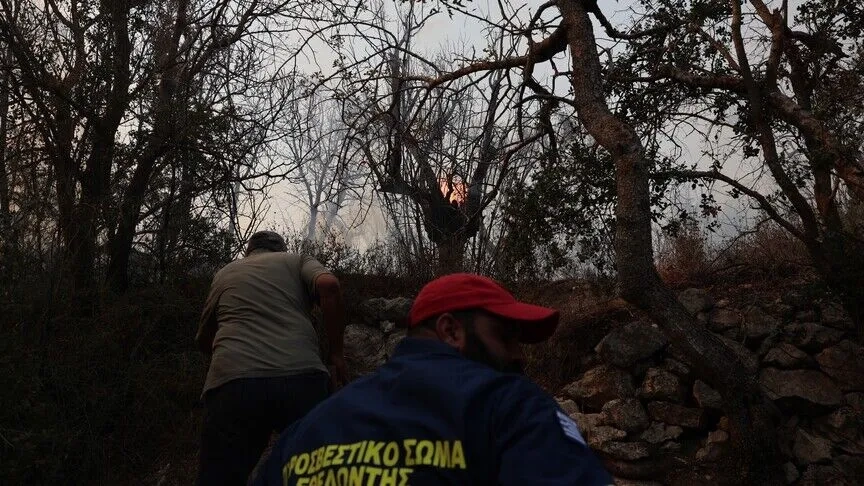 Midilli Adası'nda makilik alanda yangın çıktı