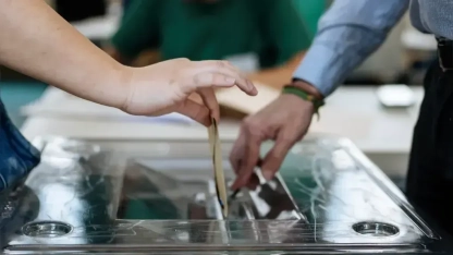 Yeni Demokrasi liderliğini korudu, ELAS ikinci sıraya yerleşti