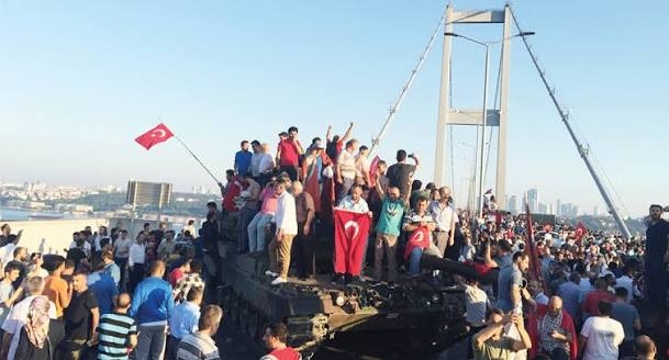 FETÖ'nün hezimete uğradığı gecede yaşananlar