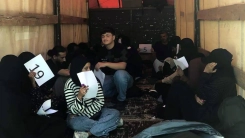 Yunanistan'a gitmeye çalışan 20 kişi kamyonette yakalandı