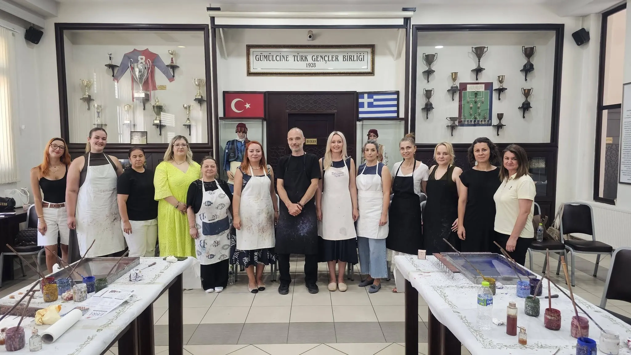 Ebru sanatı Gümülcine’de düzenlenen atölyede tanıtıldı